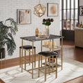 Comptoir de bar et chaises en faux marbre