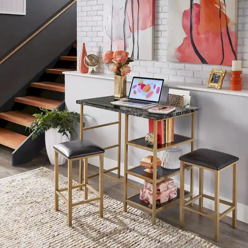 Comptoir de bar et chaises en faux marbre